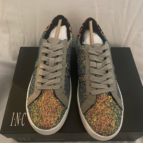 FUN! Brand new in box casual tennis shoes - Picture 2 of 5